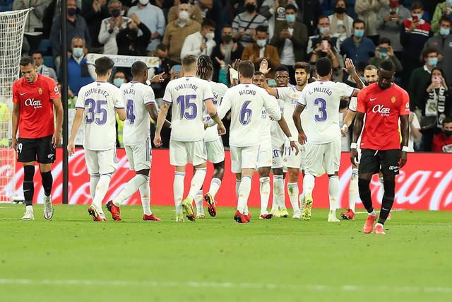 土媒：穆帅致电C罗，询问他是否有意来费内巴切