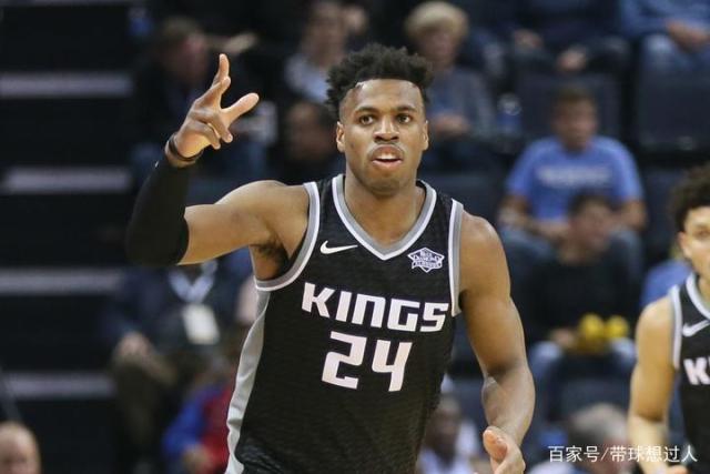 32岁内马尔沙特躺平 36岁莱万西甲拼命15场进17球