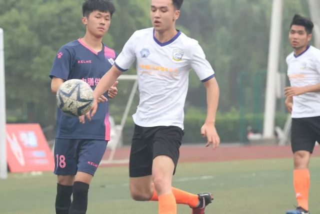 32岁内马尔沙特躺平 36岁莱万西甲拼命15场进17球